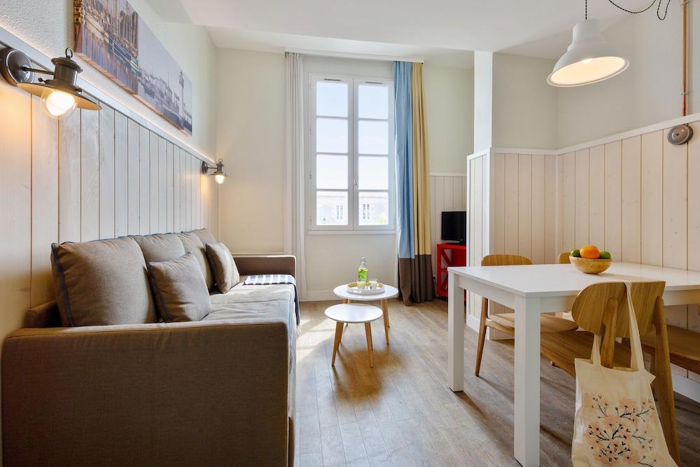 Pierre & Le Palais Des Gouverneurs 4*