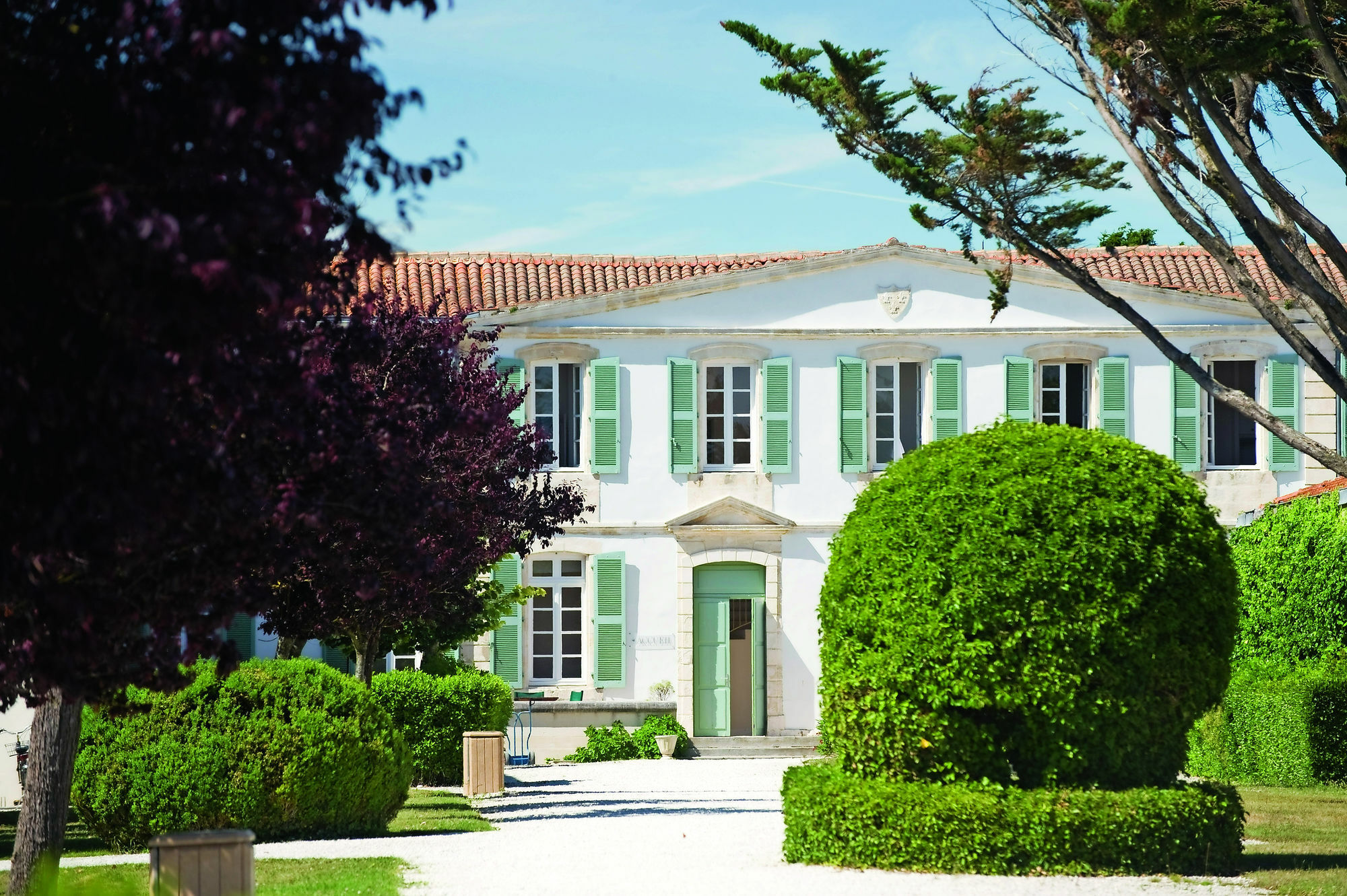 Pierre & Le Palais Des Gouverneurs
